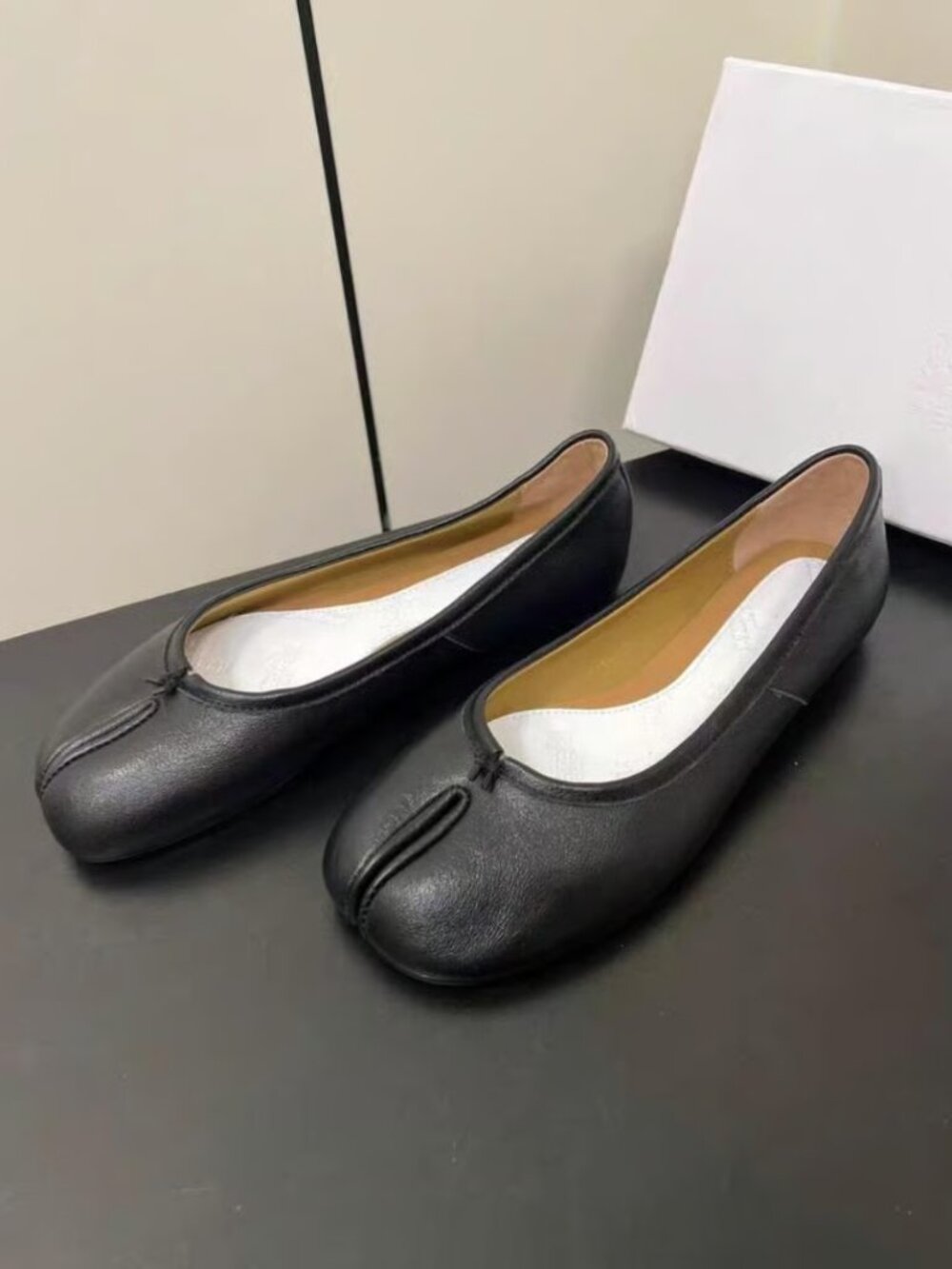 Maison Margiela Black Leather Tabi Loafers - With Original Box - Picture 3 of 9